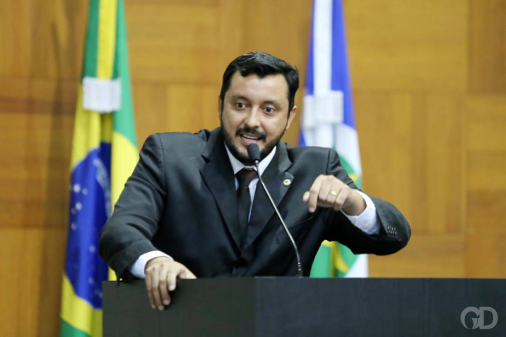 Professor Allan Kardec lança projeto de R$ 50 mil para contratar profissionais de comunicação da própria campanha